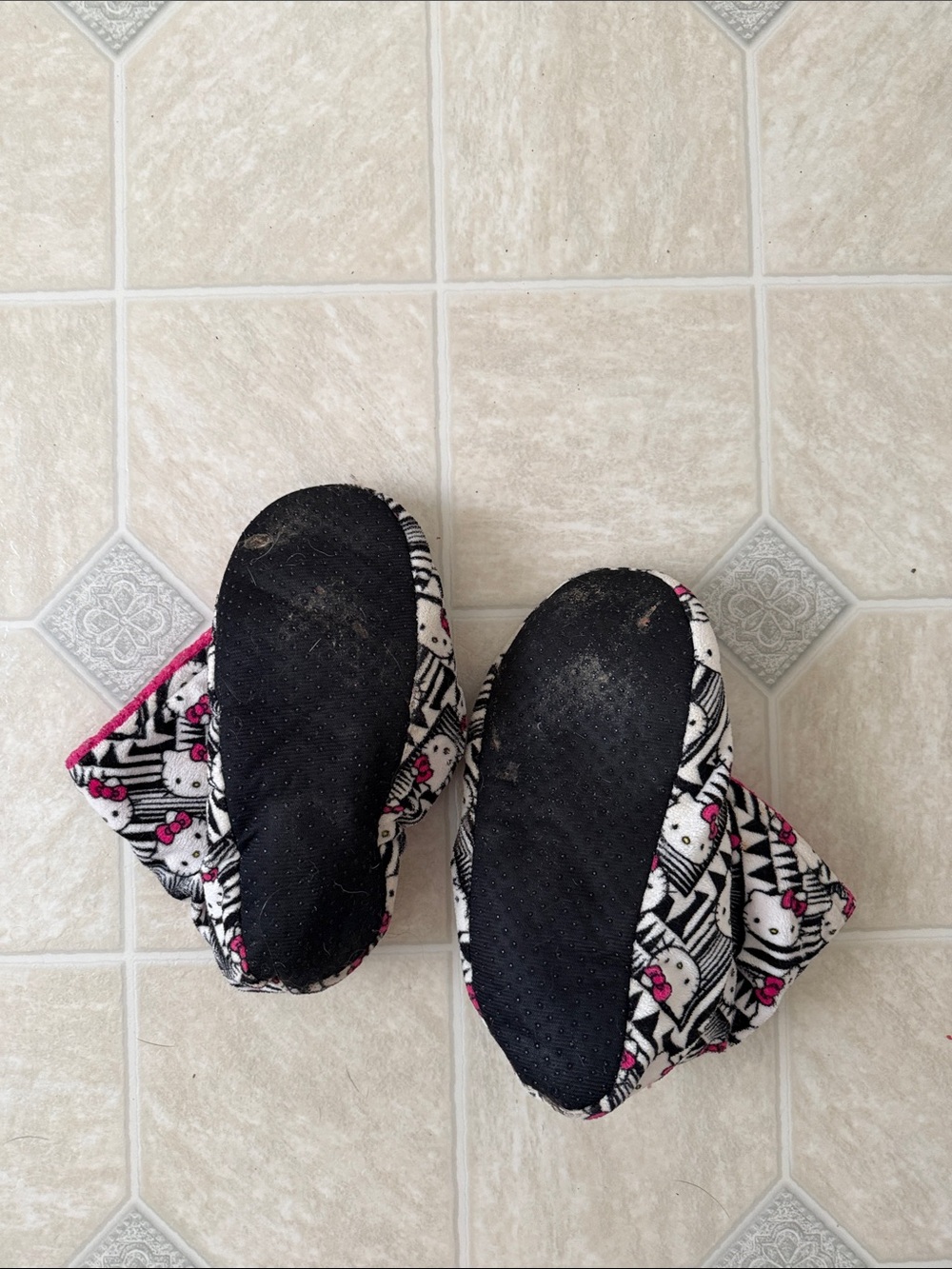 Hello Kitty Booties - Picture 2 of 2